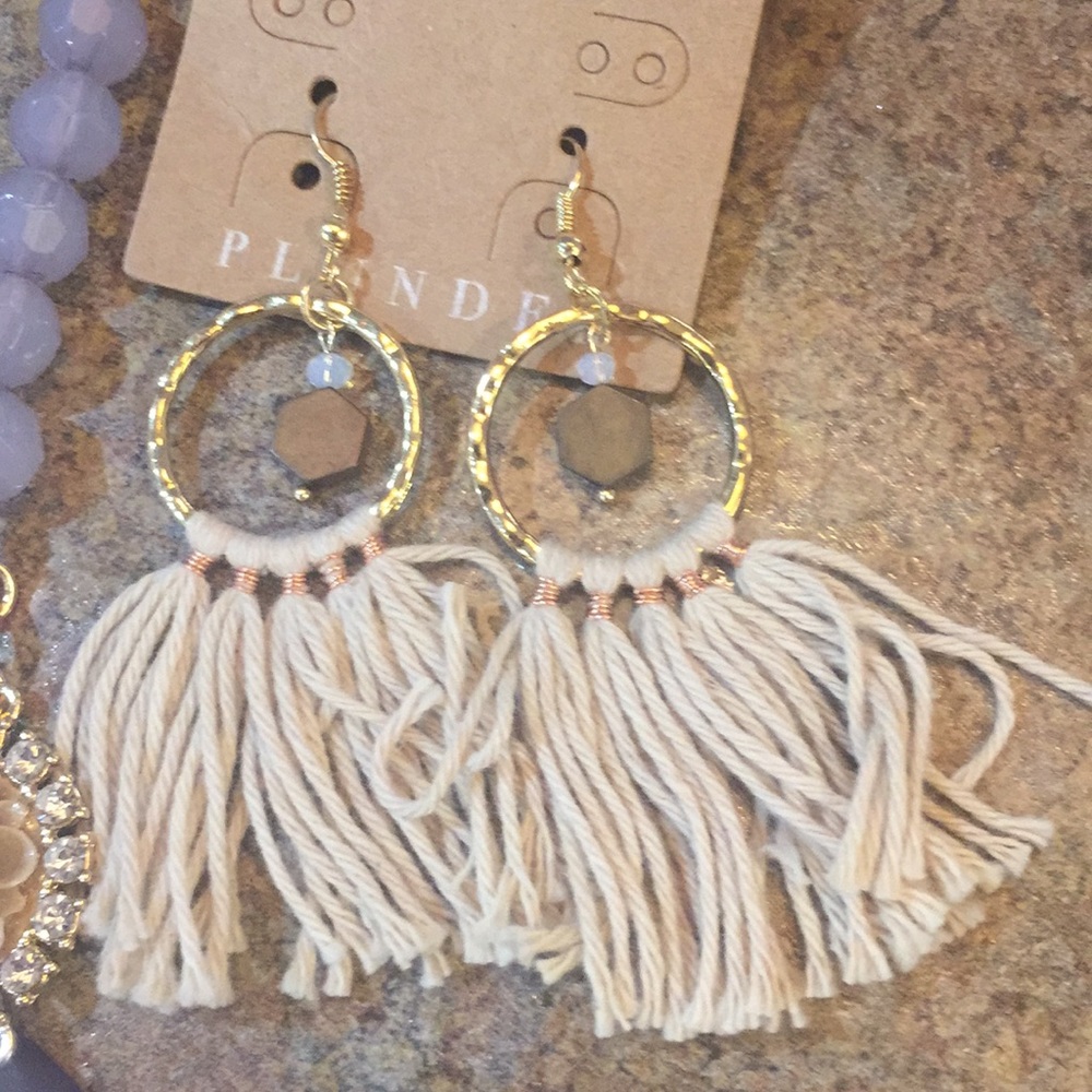 Jewelry - Picture 2 of 3